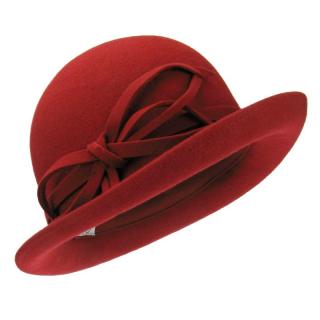 červený plstěný klobouk s velkou mašlí (Dámský klobouk vlněný SOP8)