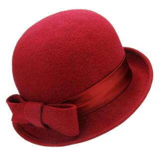 Červený plstěný klobouk se stuhou a mašlí (Dámský klobouk KDV40)