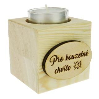 Dřevěný svícen kostka s nápisem "Pro kouzelné chvíle" 7 cm (Svícen ze dřeva na čajovou svíčku)