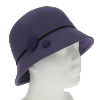 Fialový vlněný klobouk s dekorací (Dámský klobouk jednobarevný)