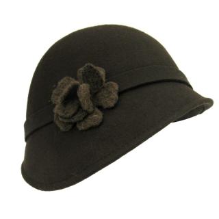 Hnědý plstěný klobouk s kytičkou (Dámský klobouk vlněný)