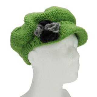 Pletená dámská čepice s kšiltem a ozdobou (Dámská zimní čepice pletená)
