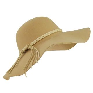 Světle hnědý klobouk s koženým páskem (Dámský klobouk s širokou krempou)