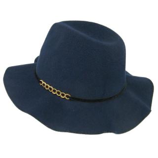 Tmavě modrý střední klobouk s řetízkem (Dámský klobouk se zvlněnou krempou)