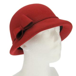 Vlněný klobouk s ozdobou červený (Dámský zimní klobouk KDVM2)