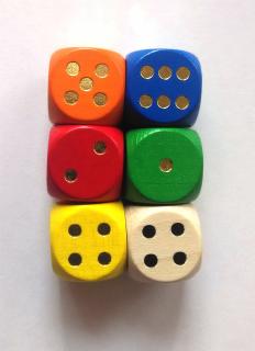 Hrací kostky barevné (sada 6 ks - 16 x 16 x 16 mm)