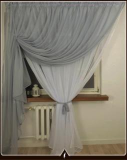 Voálová záclona hotová EDNA  - hotová záclona. (Voálová záclona s dekorativní stuhou na zavázání.)