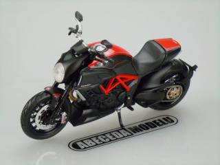 Ducati Diavel Carbon 2011 (sběratelský model, určeno pouze k vystavení)