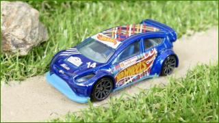 Angličák - Autíčko Hot Wheels ´12 Ford Fiesta