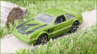 Angličák - Hot Wheels Autíčko ´92 Ford Mustang
