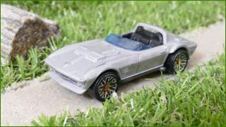 Angličák - Hot Wheels Autíčko Corvette Grand Sport