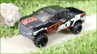 Hot Wheels Autíčko ´19 Chevrolet Silverado Trail Boss