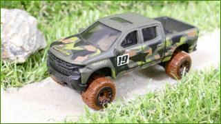 Hot Wheels Autíčko ´19 Chevrolet Silverado Trail Boss