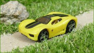 Hot Wheels Autíčko Ferrari 360 Modena