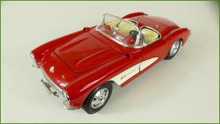 Kovový Model Bburago 1:18 - Chevrolet Corvette - (1957)