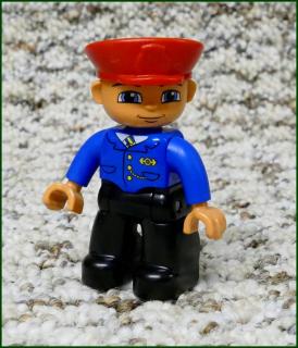 Lego® Duplo® Figurka Výpravčí Červená Čepice (Lego® Duplo®)