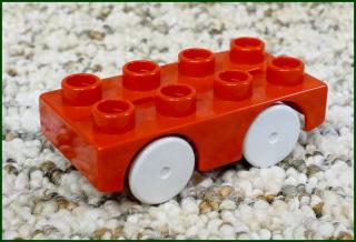 Lego® Duplo® Podvozek Malý 2x4 Červený - Bílá Kola (Lego® Duplo®)