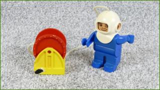 Lego Duplo potápěč - vada nohy vpravo vzadu