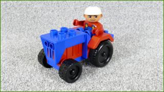 Lego Duplo traktor s figurkou - chybí zadní závěs