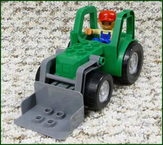 Lego® Duplo® Traktor Velký Zelený s Radlicí a Figurkou (Lego® Duplo®)