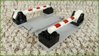 Lego® Duplo® Železniční Přejezd Světle Šedý s Novějšími Závorami (Lego® Duplo®)