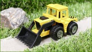 Matchbox Autíčko Tractor Shovel