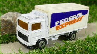 Matchbox Autíčko Volvo Truck - chybí jedny zadní dveře