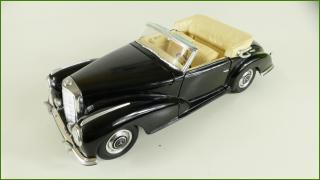 Model Auta Maisto 1:18 - Mercedes Benz 300 S (1955) - Viz Popis