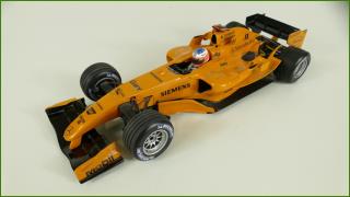 Model Auta Pauls Model Art (Minichamps) 1:18 - McLaren Mercedes MP4-20 (2005) Gary Paffett - Viz Popis