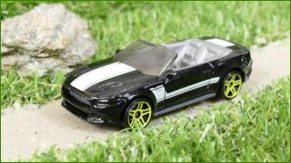 Model Autíčka Angličák Hot Wheels 2015 Ford Mustang GT Convertible