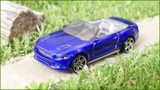 Model Autíčka Hot Wheels 2015 Ford Mustang GT Convertible