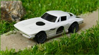 Model Autíčka Hot Wheels ´64 Corvette Stingray
