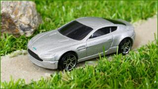 Model Autíčka Hot Wheels Aston Martin V8 Vantage