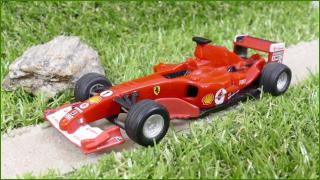 Model Autíčka Shell V-Power (Hotwheels) - Ferrari F2005 - natahovací
