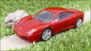 Model Autíčka Shell V-Power (Hotwheels) - Ferrari F430 - horší přední pravá pneu - natahovací