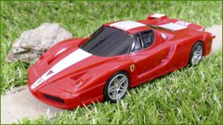 Model Autíčka Shell V-Power (Hotwheels) - Ferrari FXX - vada vzadu - natahovací