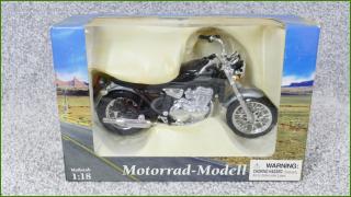 Model Replika Holsten Motorka 1:18 - Triumph 900