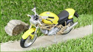 Model Replika Maisto Motorka 1:18 - Ducati Monster 900