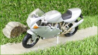 Model Replika Maisto Motorka 1:18 - Ducati Supersport 900 FE