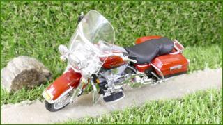 Model Replika Maisto Motorka 1:18 - FLHR Road King (1999)