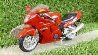 Model Replika Maisto Motorka 1:18 - Honda CBR PGM-F1