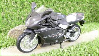 Model Replika Maisto Motorka 1:18 - MV Agusta SPR F4