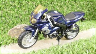 Model Replika Maisto Motorka 1:18 - Triumph RS 955i