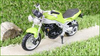 Model Replika Maisto Motorka 1:18 - Triumph Speedtriple