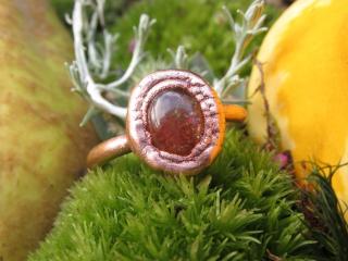 Amulet "Kousek slunce" - prsten se slunečním kamenem (galvanoplastika, electroforming prsten)