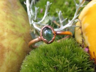 Amulet "Miluji..." - prsten se zeleným turmalínem (galvanoplastika, electroforming prsten)