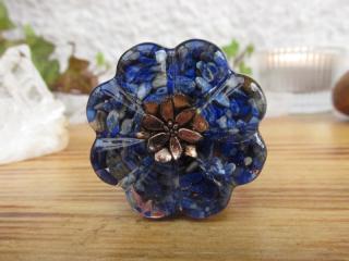 Orgonit květinka "Kvetoucí duše" (lotosový květ, lapis lazuli, vločky plátkové mědi, křišťál)