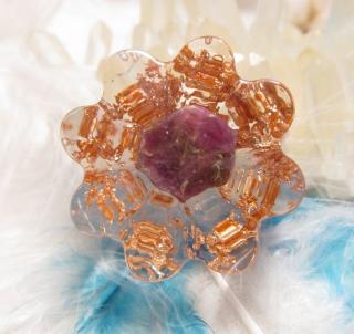 Orgonit květinka - Vášnivý  Silný  (Květinka malá, krystal rubínu, vločky plátkové mědi)