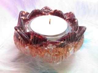 Orgonit Lotosový květ - 3v1 svícen, stojan na vonné tyčinky - Vášnivý Granát (orgonit na čištění kamenů, granát, měď)