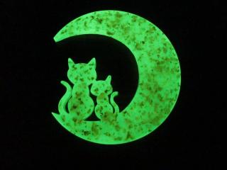 Orgonit Světluška - "Kočičí strážci" (orgonit, kočky na měsíci, svítící)